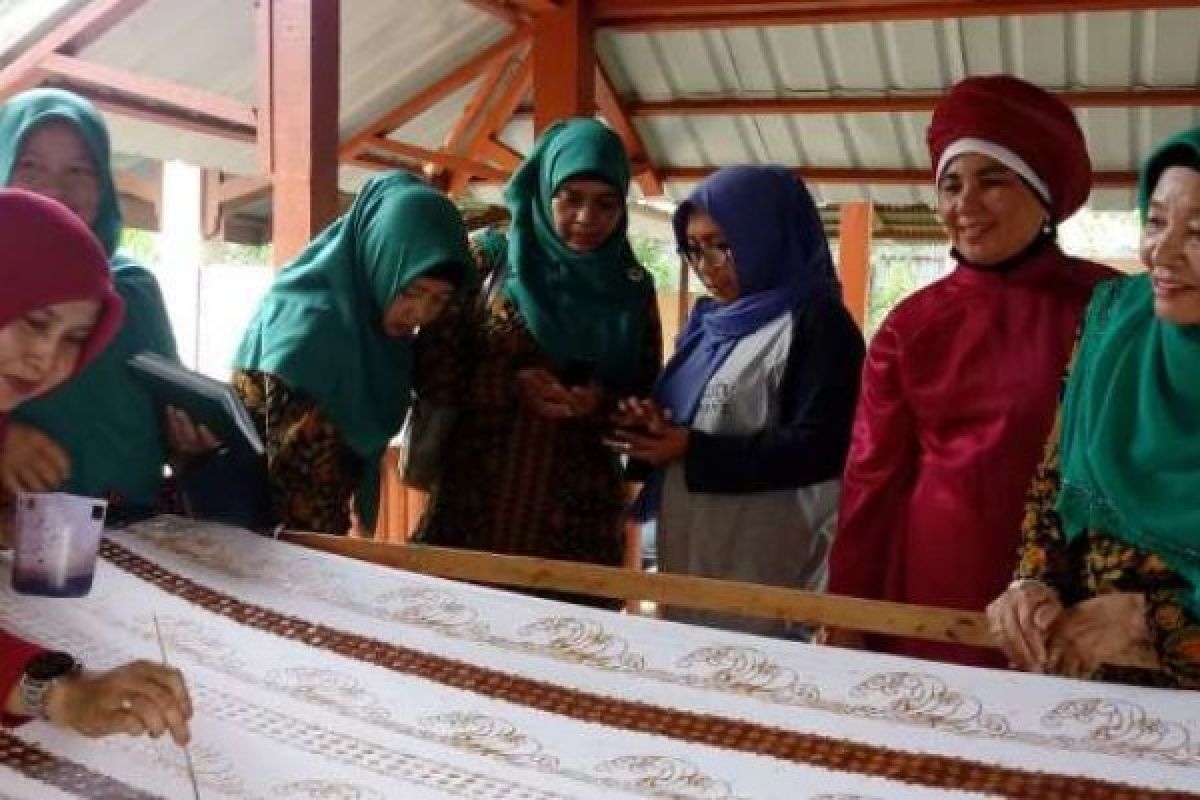 Dekranasda Kampar Belajar Batik Di Rumah Batik Andalan
