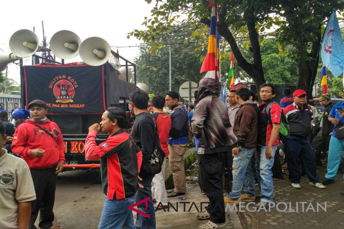 Demonstrasi buruh Bekasi terkait UMSK batal digelar
