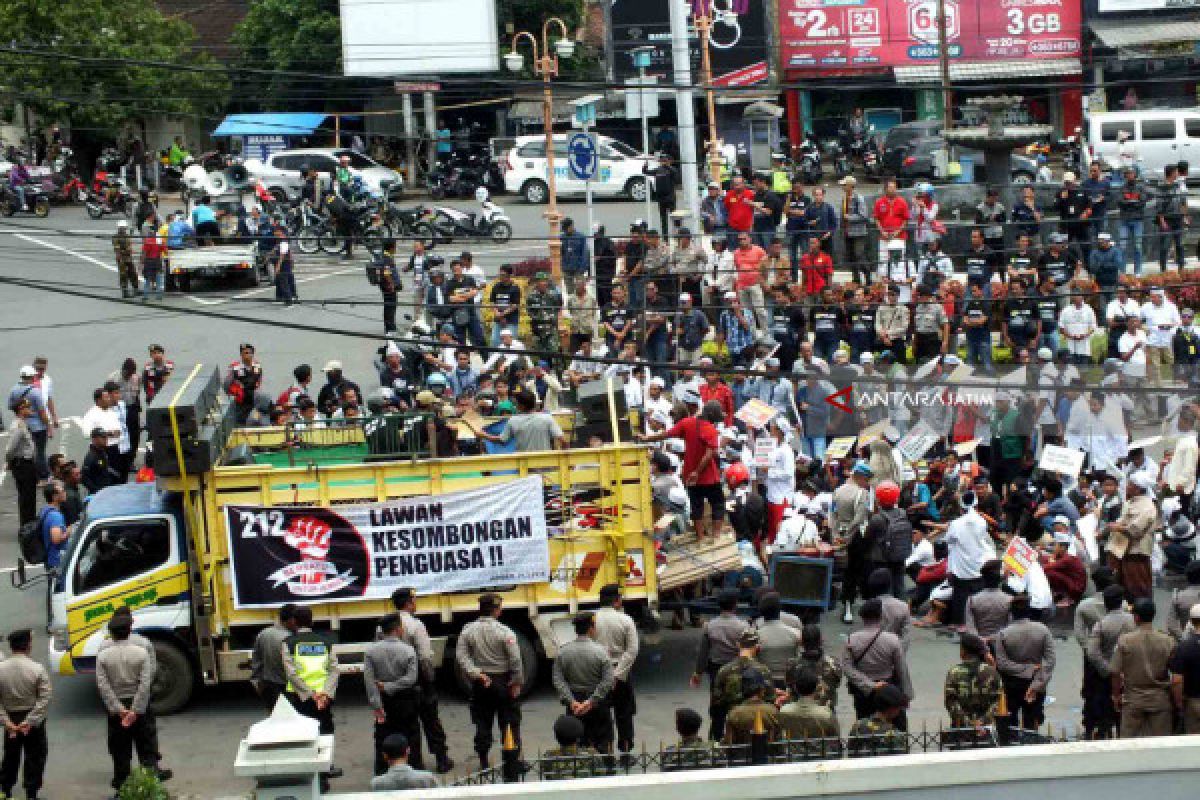 Sejumlah Sekolah di Jember Pulangkan Siswanya Lebih Awal Saat Demo 