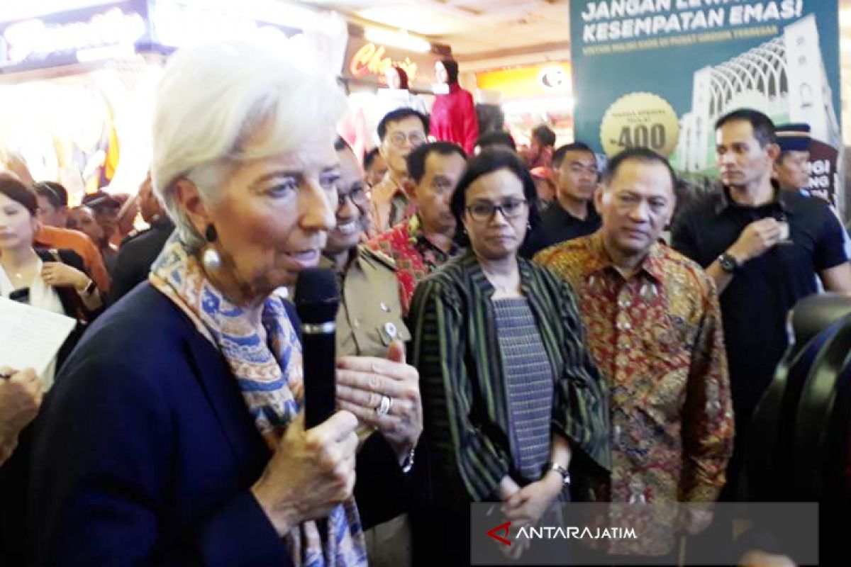 Christine Lagarde Beli Baju Koko untuk Suaminya