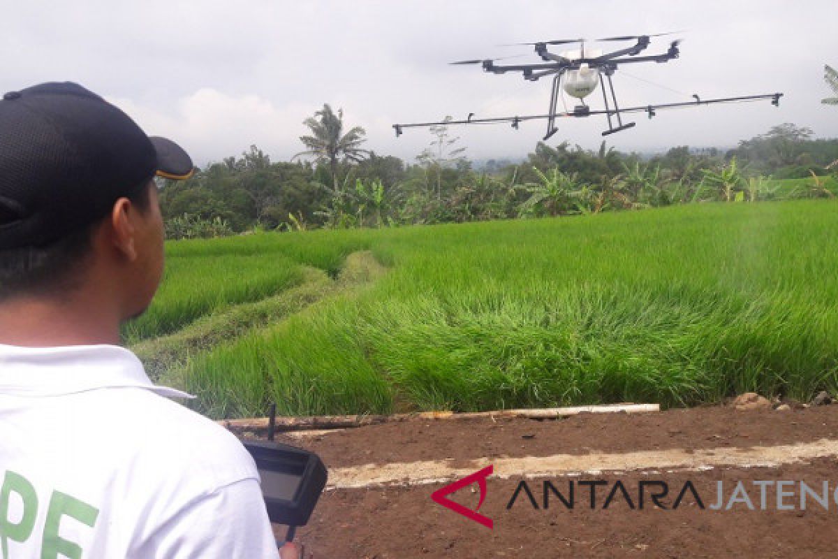 Warga Temanggung membuat drone penyemprot tanaman