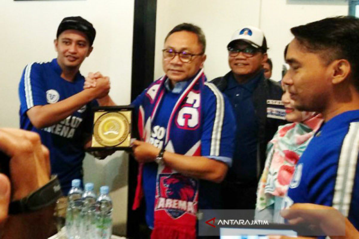 Zulkifli Hasan jadi Ebes Suporter Arema (Video)