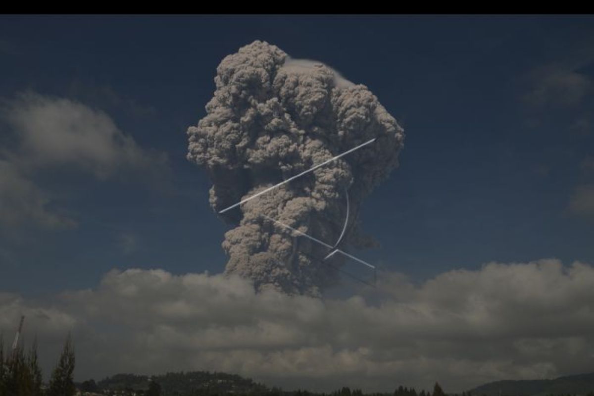 Senin pagi, Sinabung erupsi besar