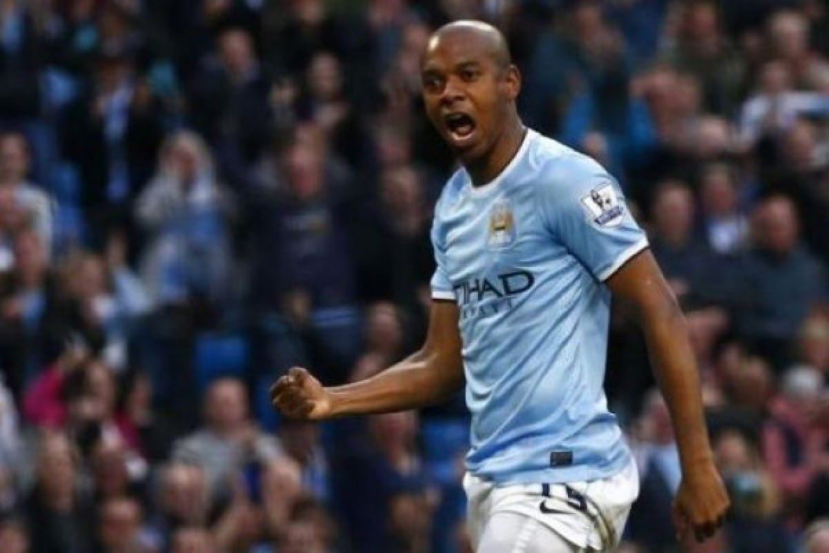 Fernandinho atasi krisis pertahanan Manchester City