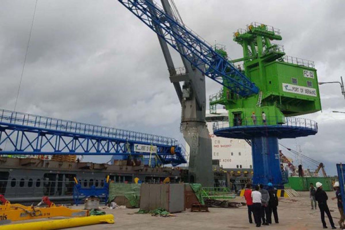 Pelindo IV operasikan "Fix Crane" di Merauke