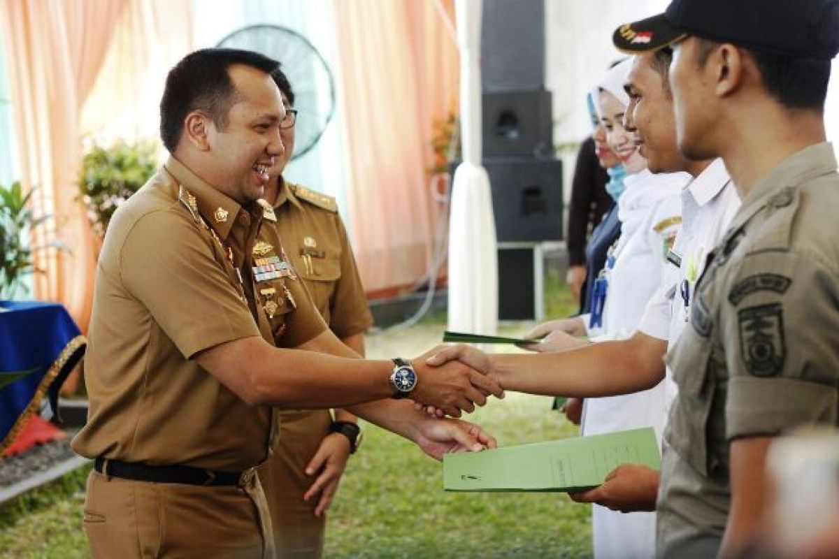 Gubernur: Gaji Tenaga Kontrak Naik 100 Persen