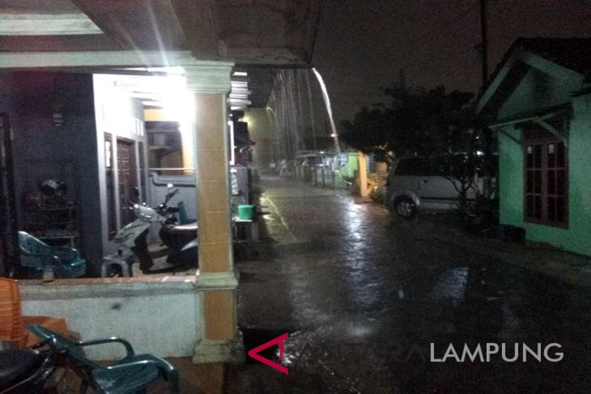 BMKG ingatkan waspadai hujan lebat-petir di Lampung