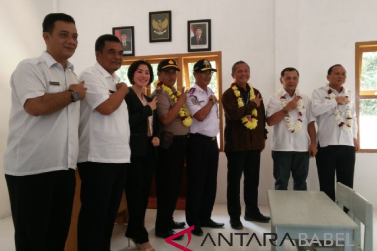 PT AP II Depati Amir Pangkalpinang serahkan bantuan monumental