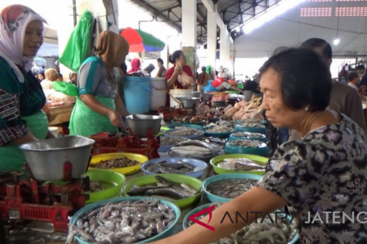 Gelombang tinggi, harga ikan laut naik