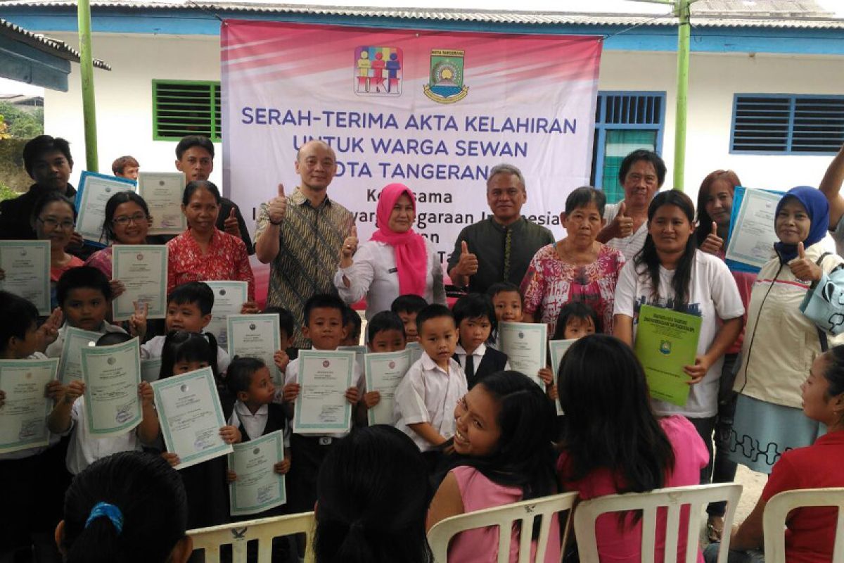 Warga tak mampu kota Tangerang dibantu peroleh akta lahir