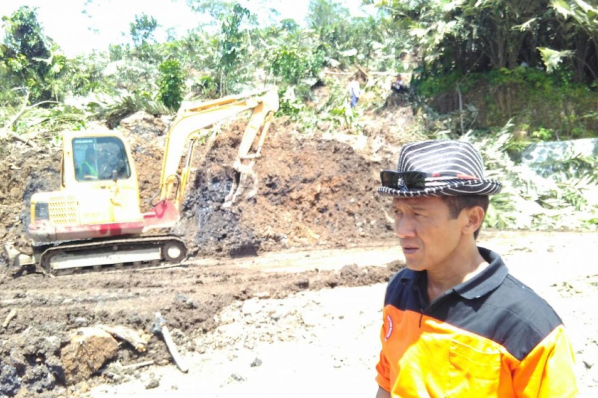 Jalan provinsi di Banjarnegara mulai dibersihkan pascalongsor