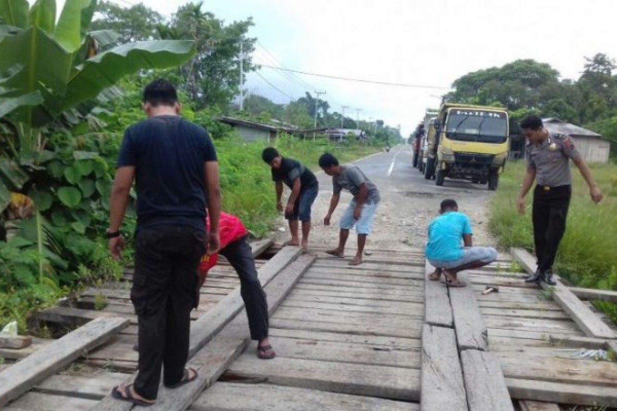 12 jembatan penghubung Jayawijaya-Lanny Jaya masih konstruksi kayu