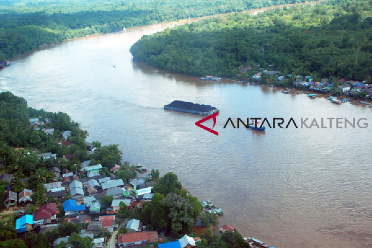 Pedalaman Sungai Barito bisa dilayari kapal dan tongkang