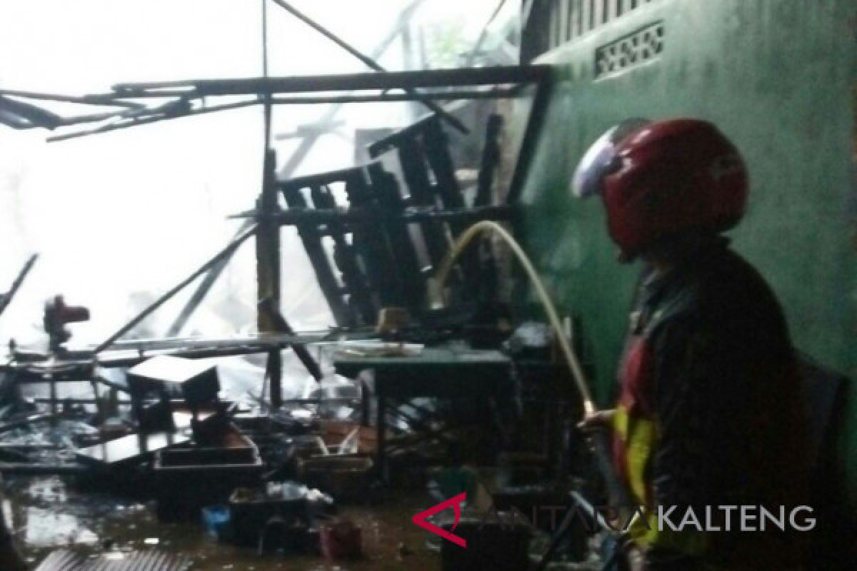 Kebakaran hanguskan gudang mebel di Sampit