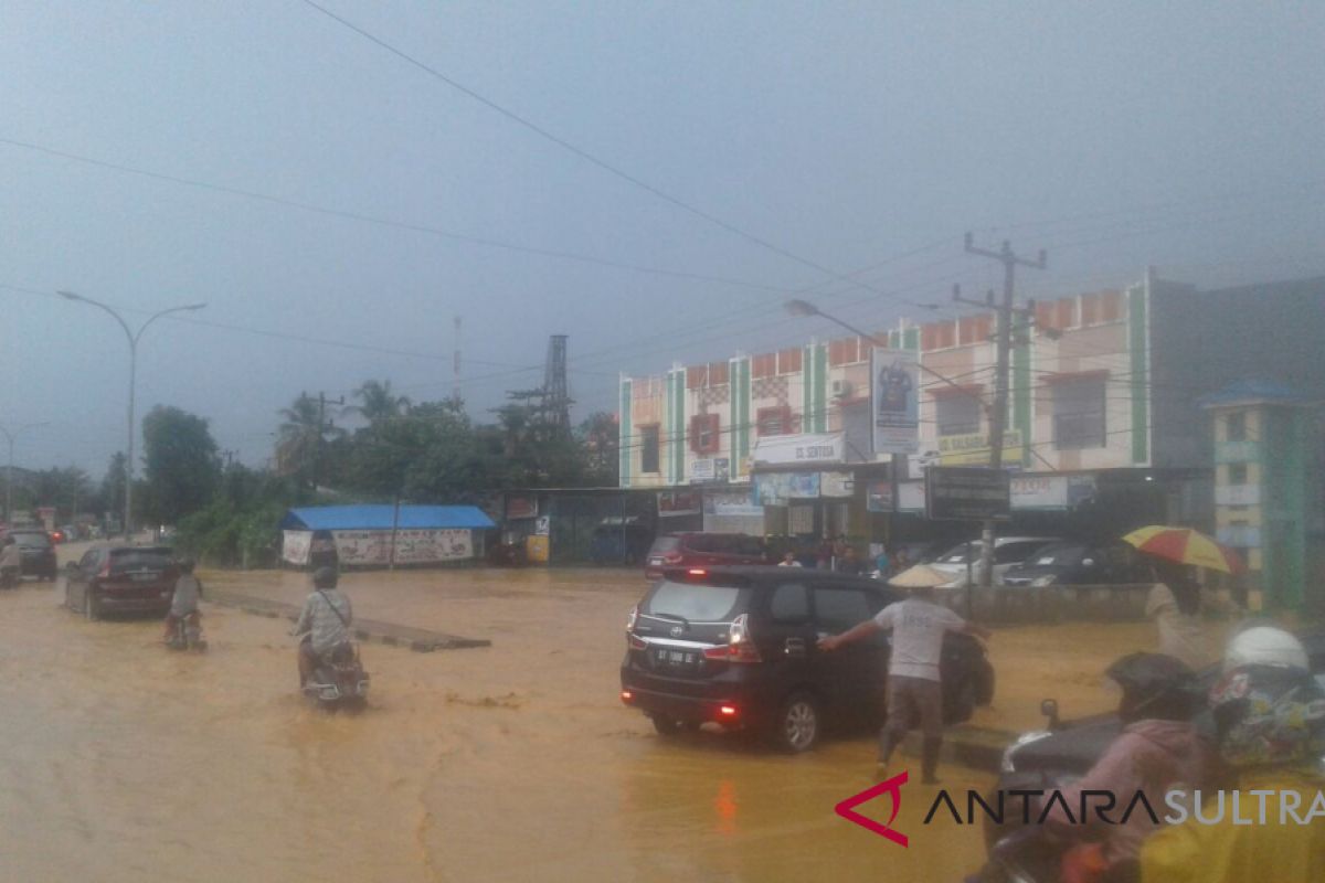 Hujan deras, belasan rumah di Kendari tergenang banjir