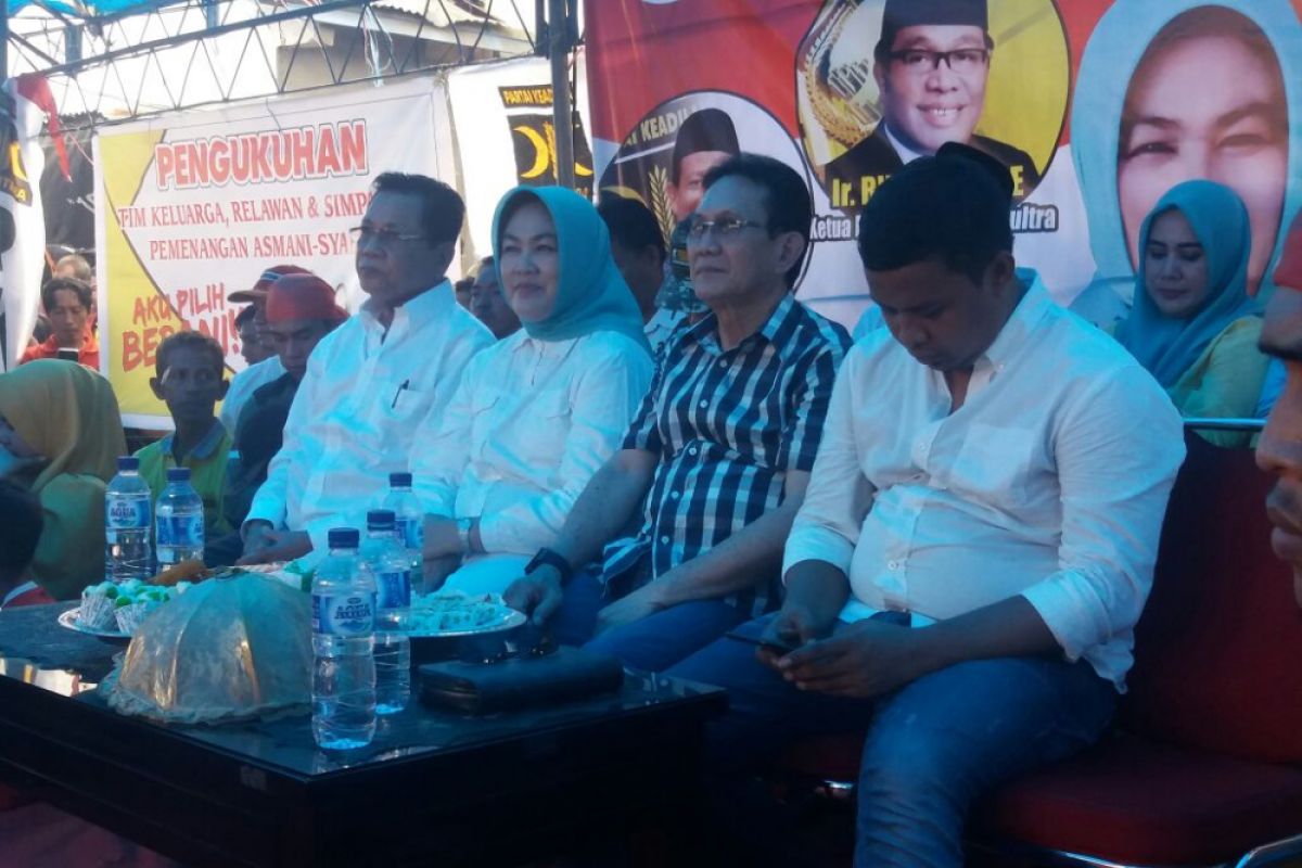Mantan Bupati Kolaka ikut kampanye pasangan Asmani-Syahrul