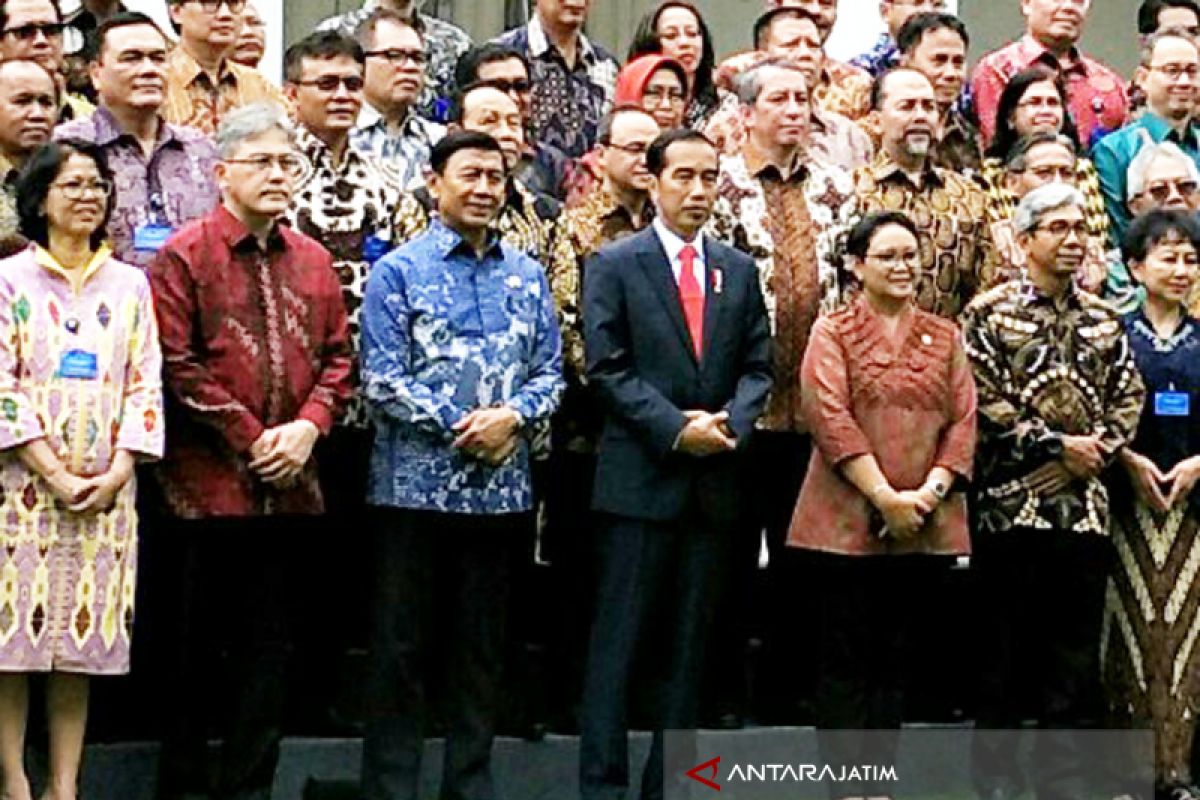 President Jokowi Briefs Indonesia Diplomats on Boosting Country's Economic Diplomacy