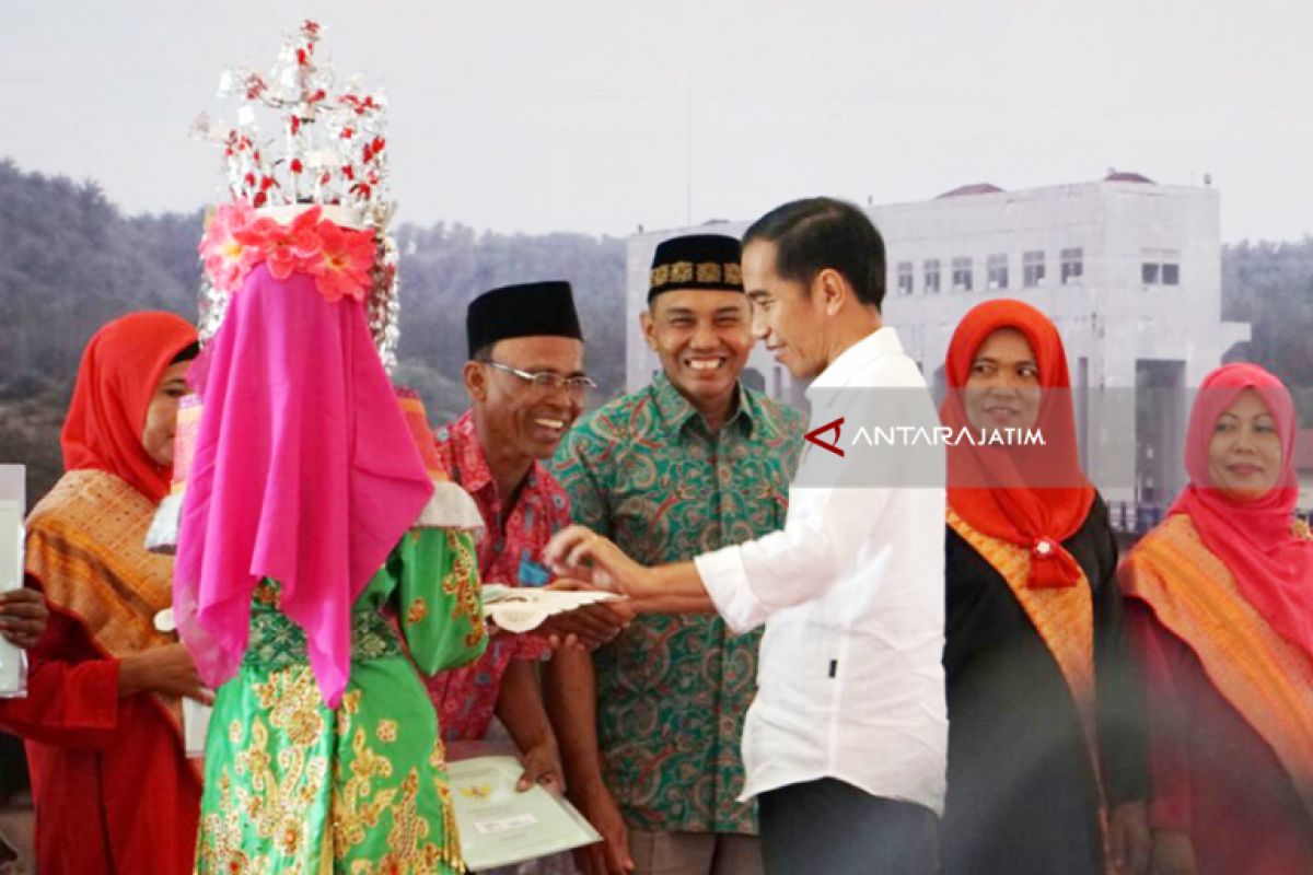 Jokowi: Hati-hati Agunkan Sertifikat ke Bank (Video)