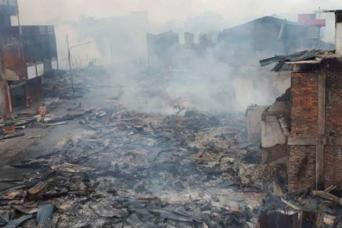 Lihat Korban Kebakaran Pecinan Siak, Syamsuar Katanya Tinggalkan Kampanye di Pekanbaru
