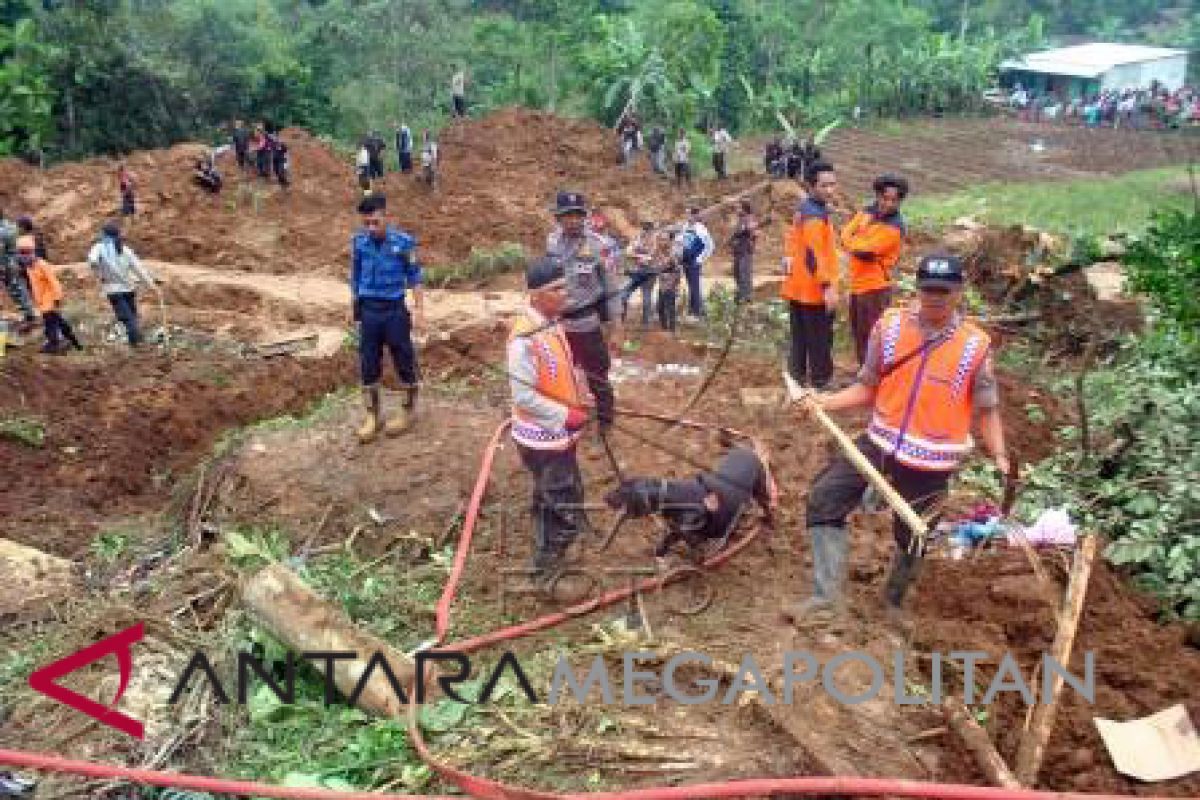 Tim SAR kembali lanjutkan evakuasi korban longsor Bogor