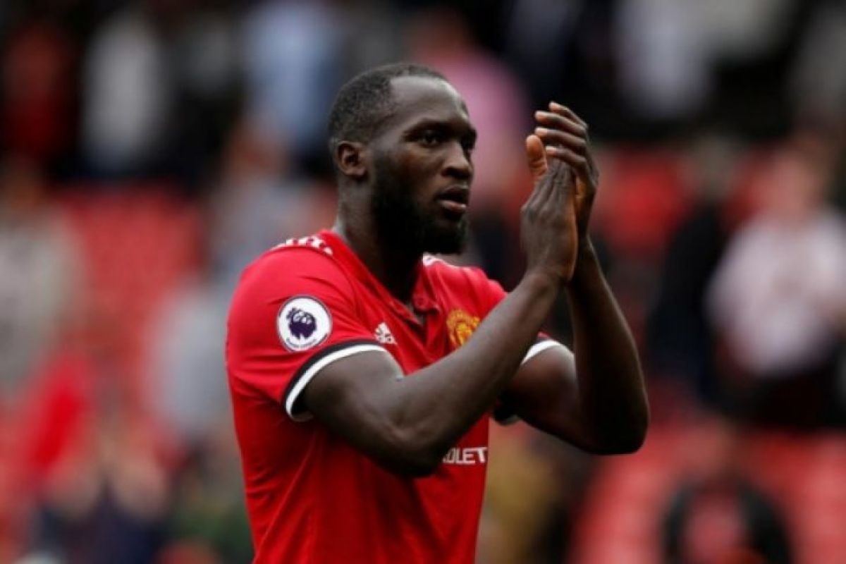 Lukaku mencetak gol ke-100 saat Manchester menang atas Swansea