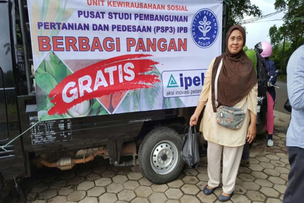 PSP3 IPB latih pemuda desa menjadi Techno Socio Entrepreneur; berbagi pangan gratis