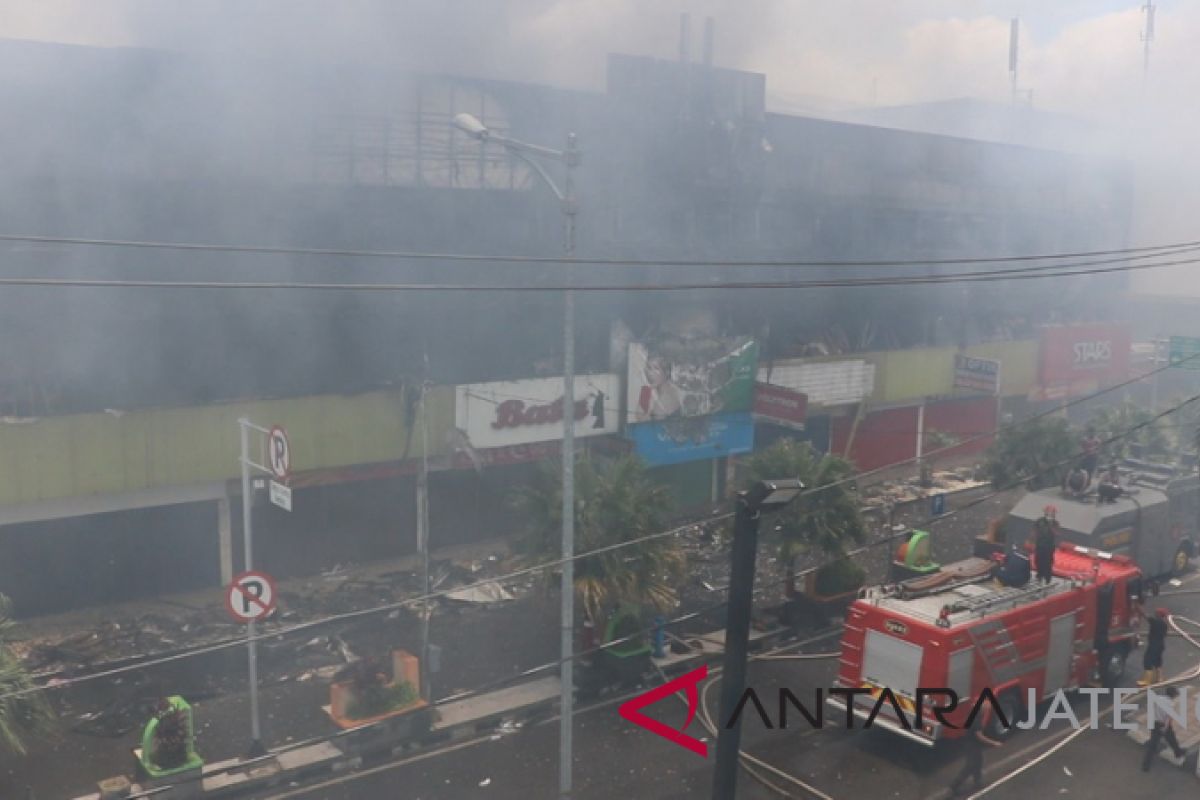 Bangunan Matahari Plasa Kudus yang terbakar diasuransikan