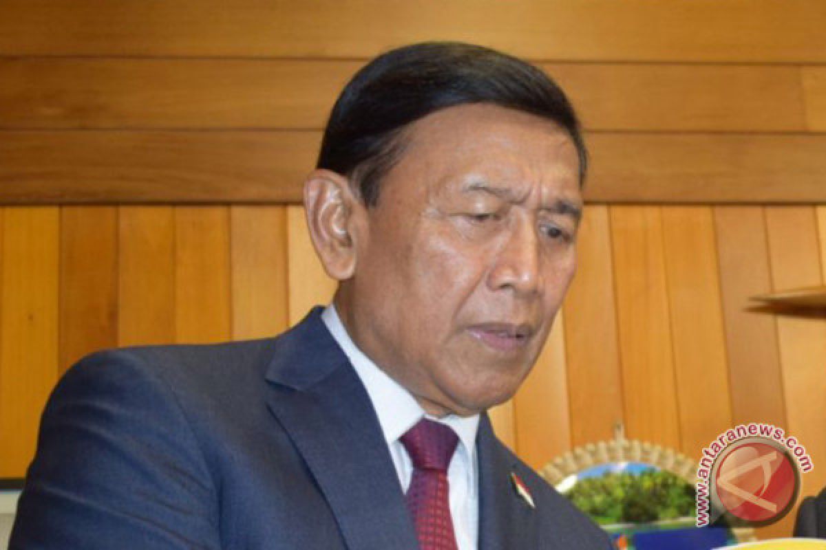 Wiranto imbau masyarakat tenang sikapi aksi teror