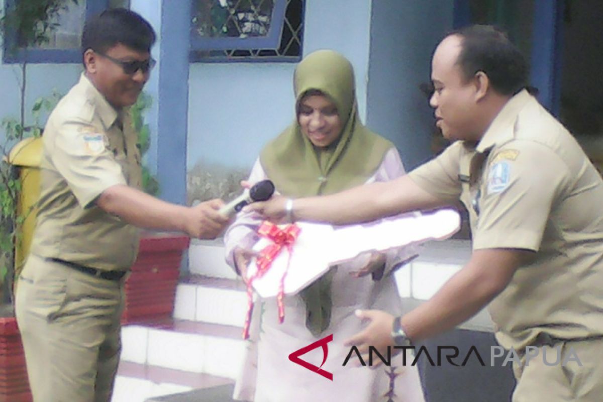 BLH Biak Numfor dapat bantuan kendaraan motor sampah