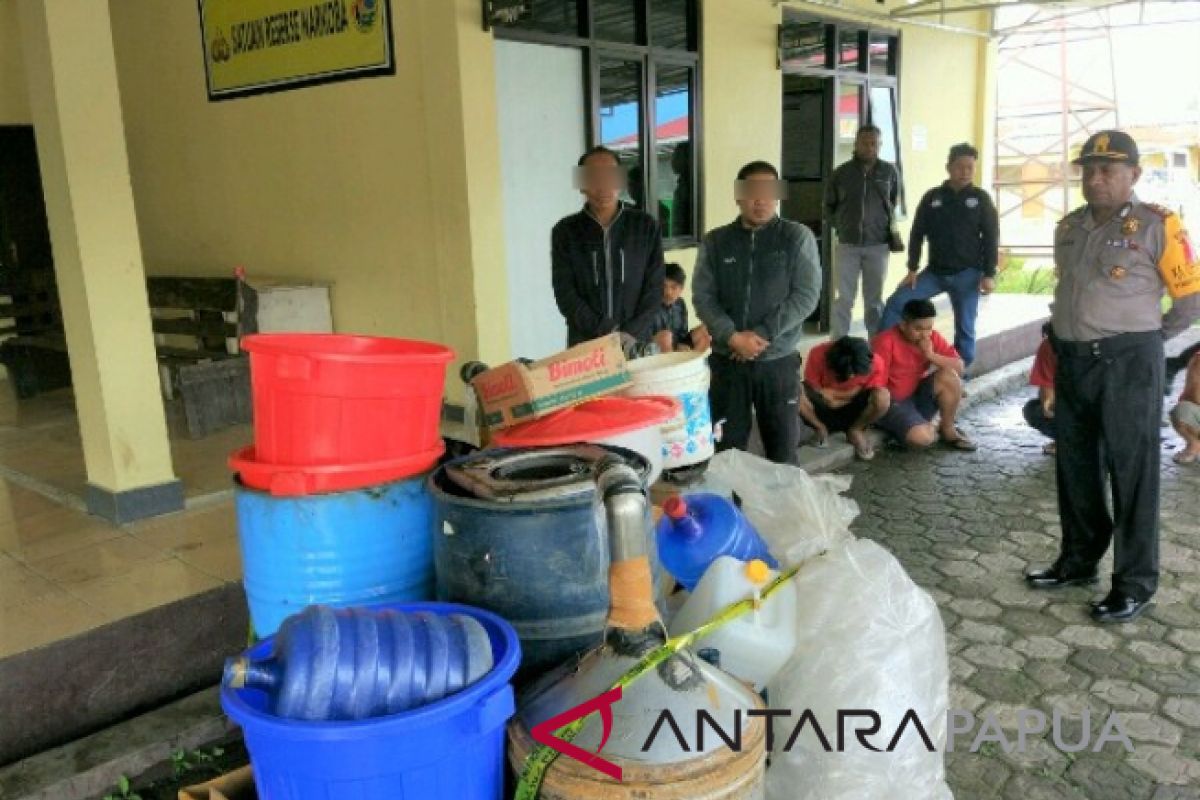 Polisi Jayawijaya tangkap produsen minuman keras