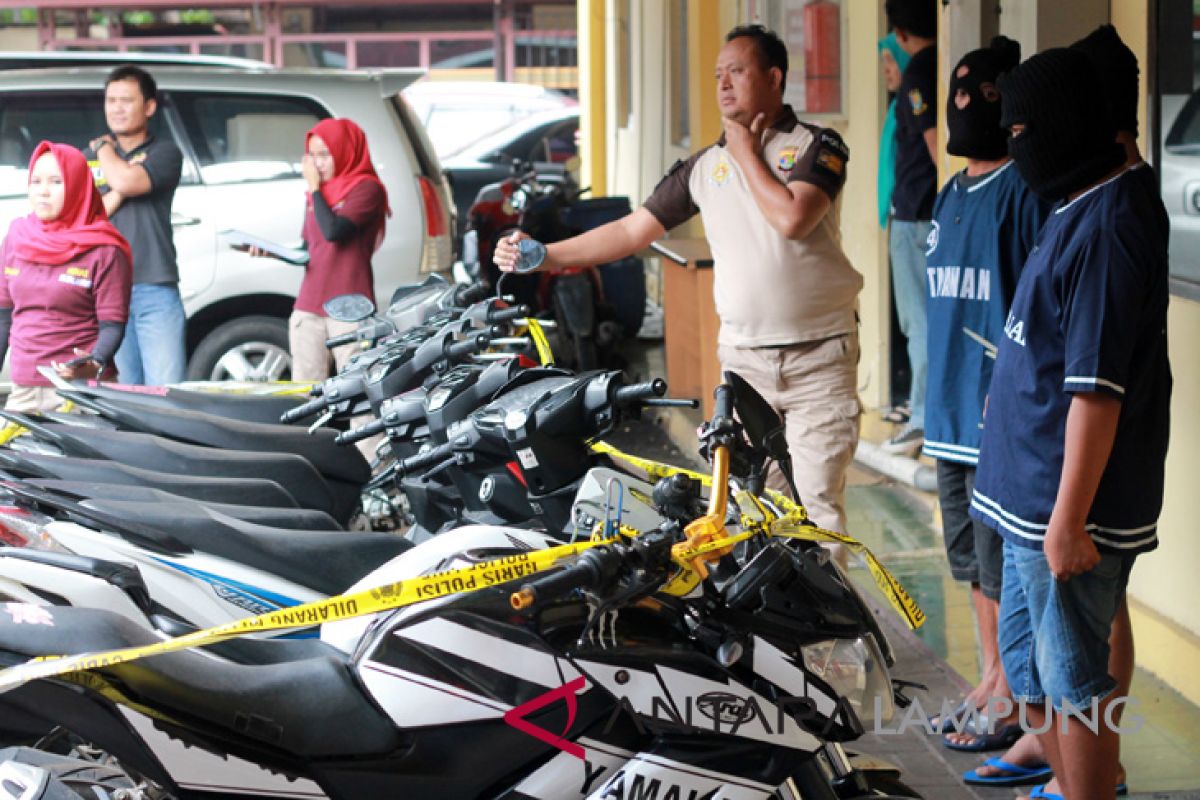 Direskrim Polda Lampung tangkap tiga pencuri motor