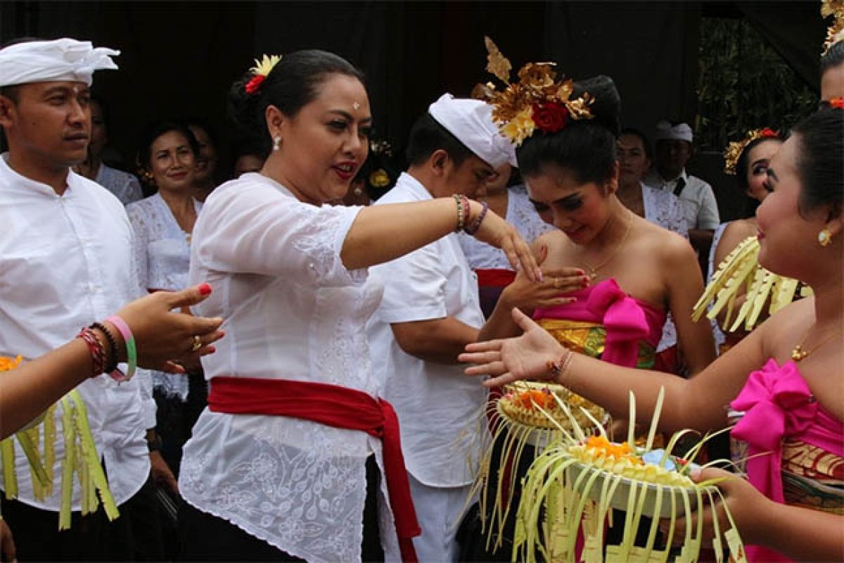 Bupati Tabanan ikuti rangkaian Pemlaspasan Tapakan