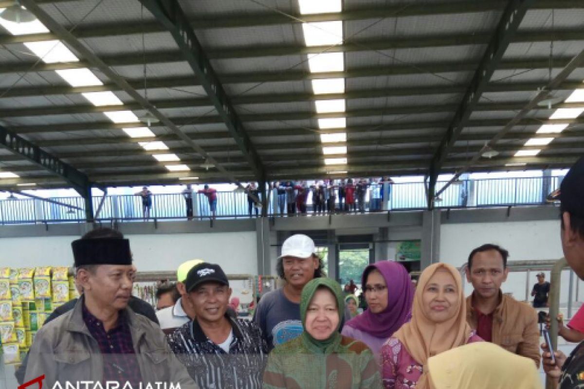Risma Dukung Keberlangsungan Pasar Gunung Anyar di Surabaya