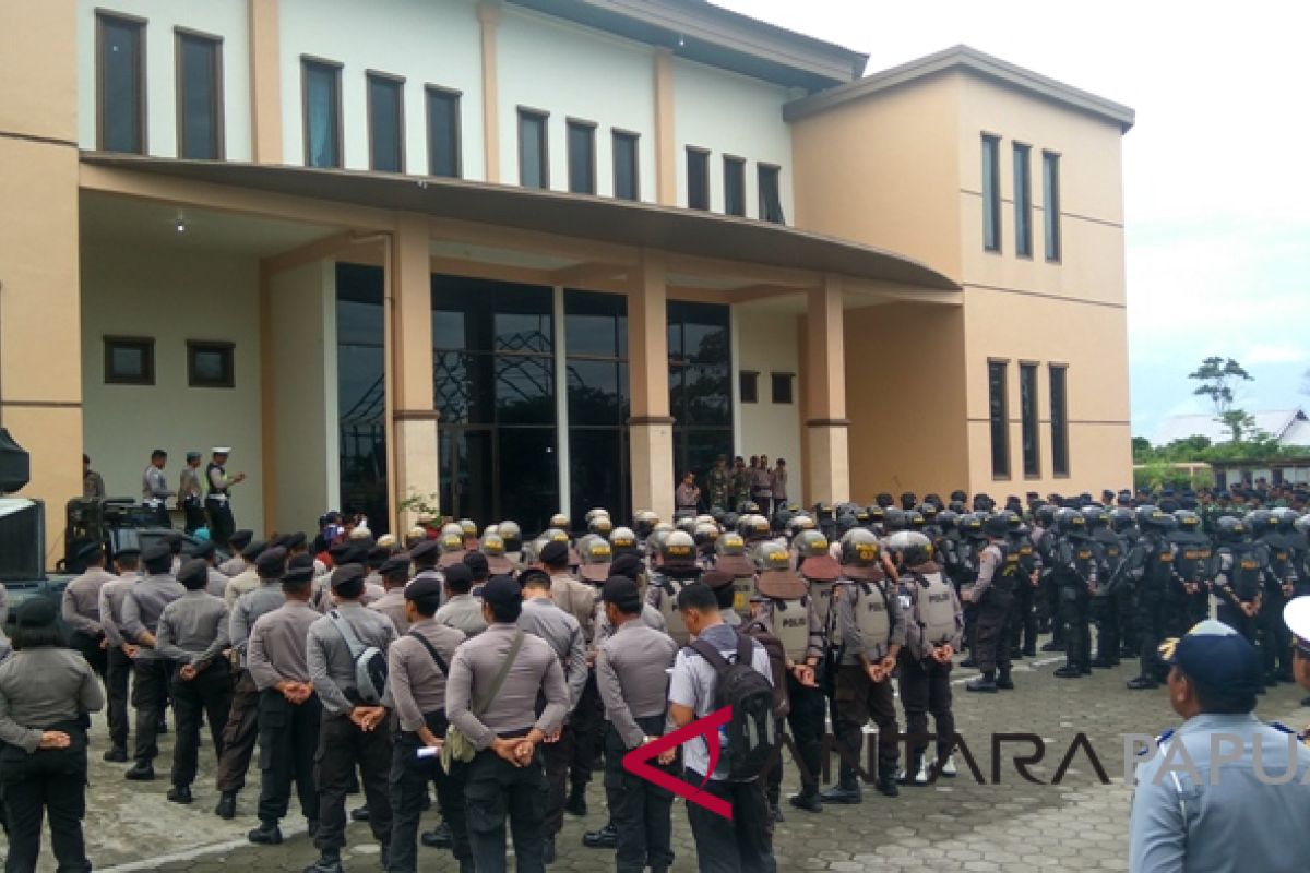 Seratusan Polri-TNI amankan sidang sengketa pilkada Mimika