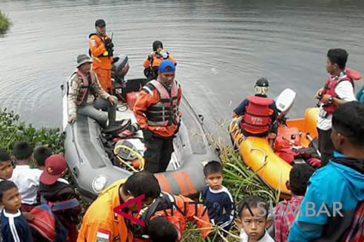 Warga Kampung Batu Dalam tenggelam di Danau Dibawah