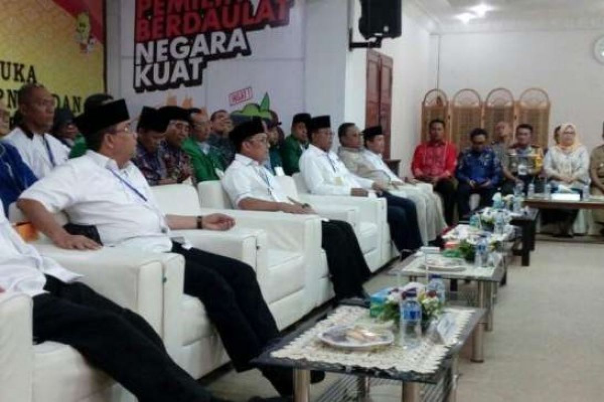 Penetapan Calon Gubernur Riau, KPU Akui Molor, Firdaus Tak Hadir