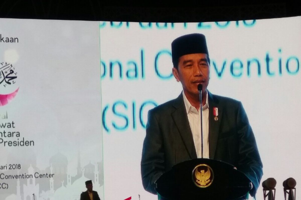 Presiden tertawa tanggapi prediksi Indonesia bubar 2030