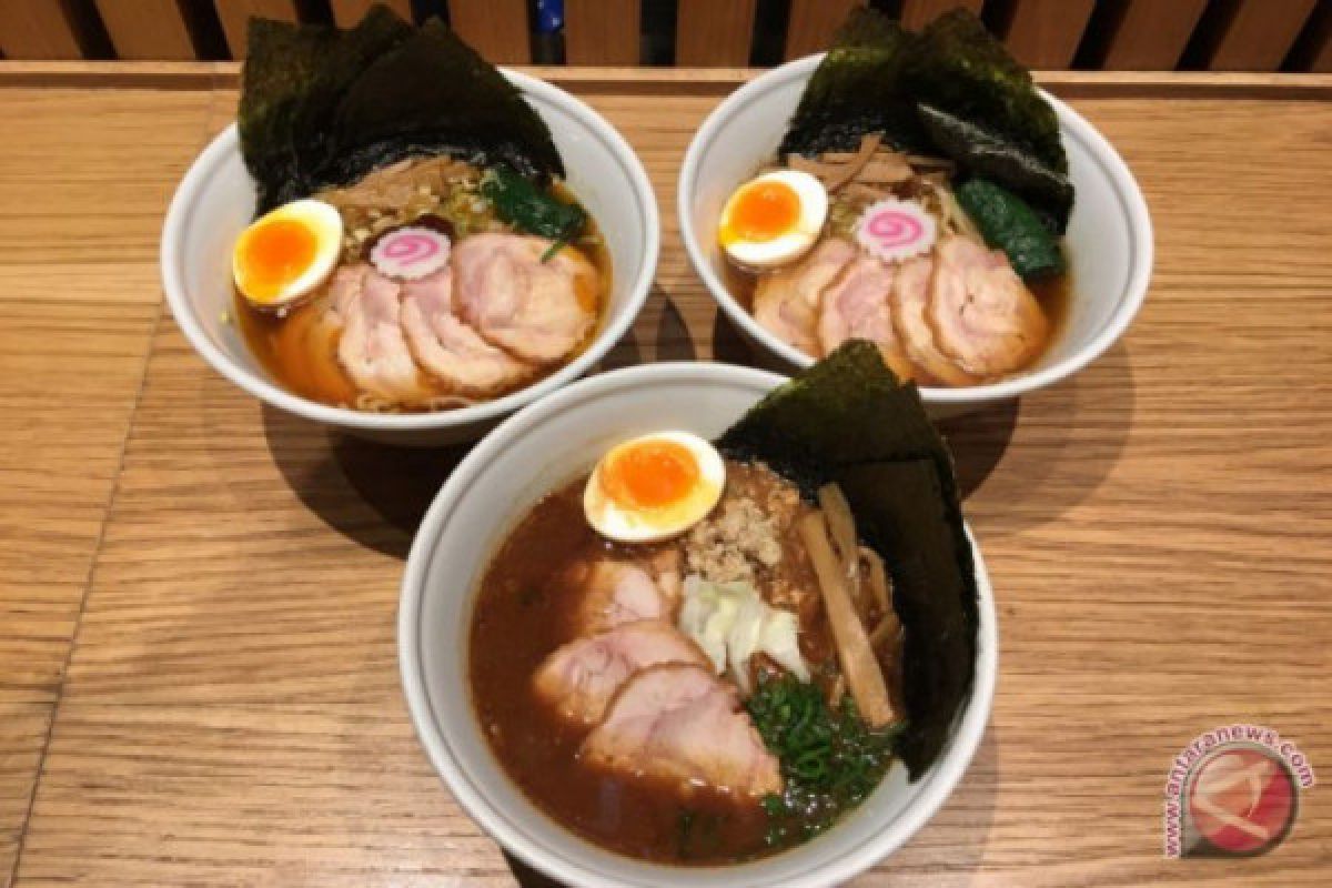 Mencicipi menu ramen baru aneka topping