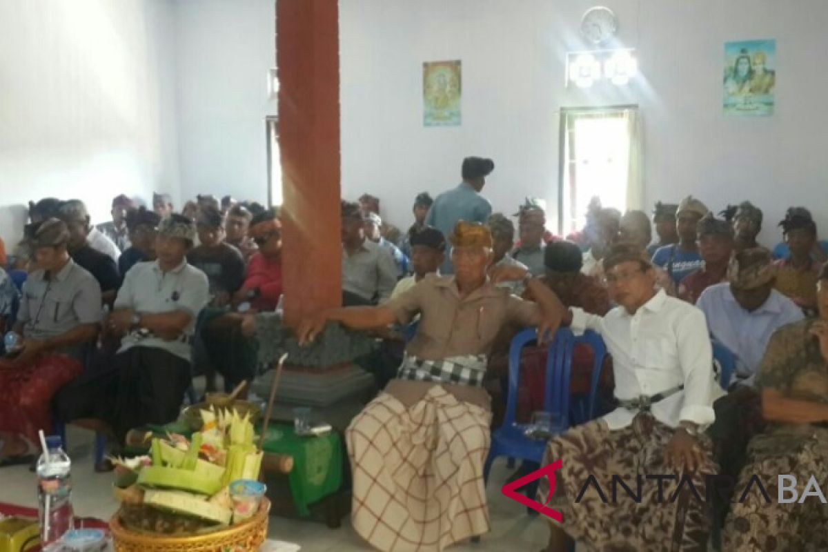 Tokoh adat berhentikan sementara Bendesa tersangka penggelapan