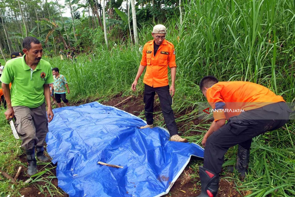 Belasan Rumah Warga di Bintoro Jember Terancam Tertimpa Longsor (Video)