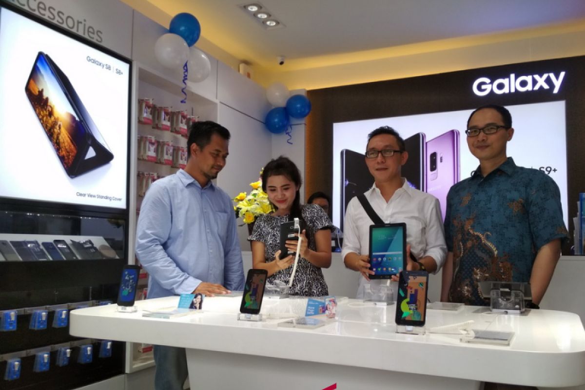 Samsung buka gerai ponsel di Kudus