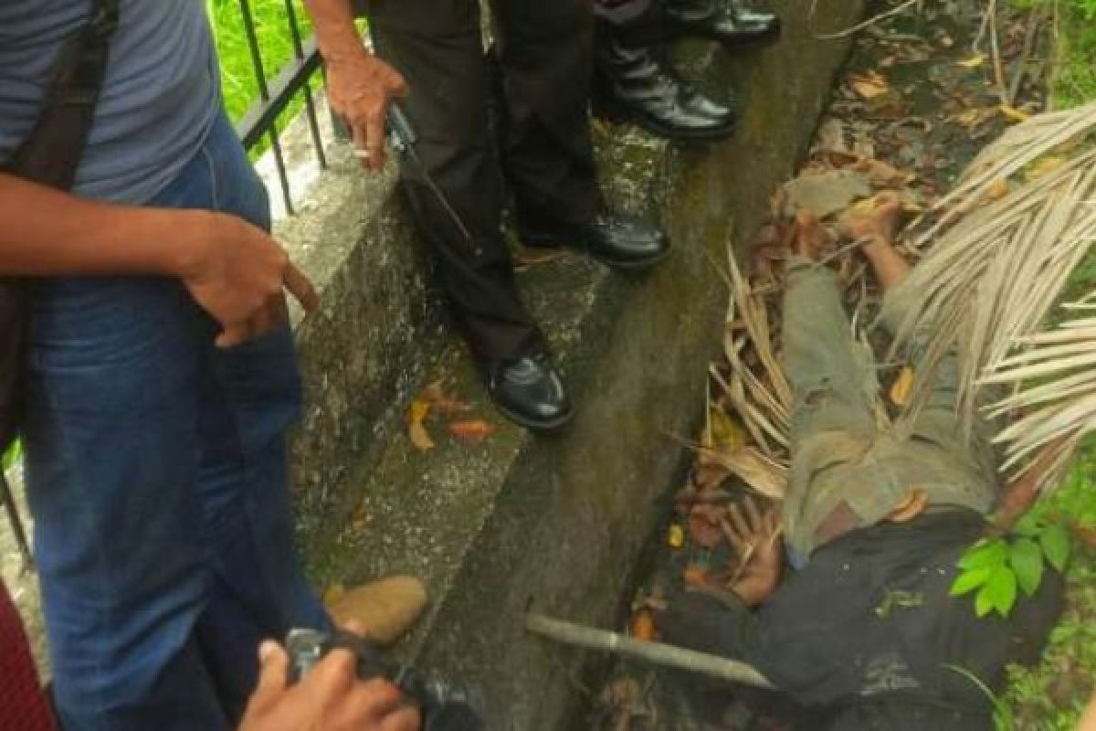 Sesosok Mayat Ditemukan Dekat Kantor Berita Antara Riau, Kondisi Telungkup dalam Selokan
