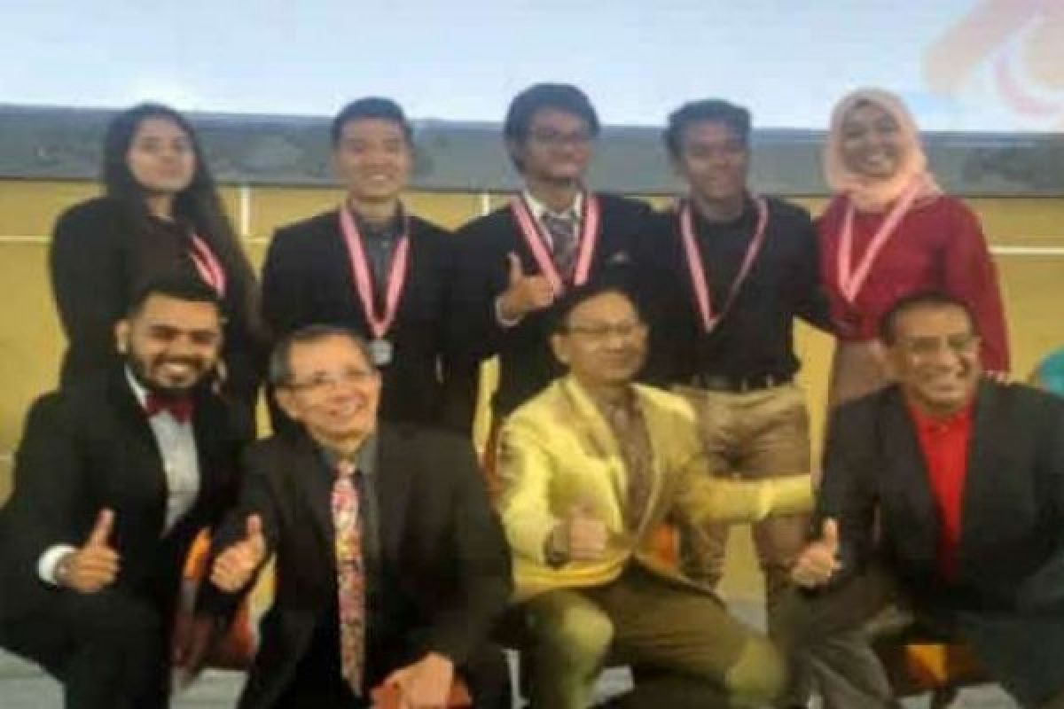 Siswa SMA Mutiara Harapan Raih Juara di Asian English Olympics 2018