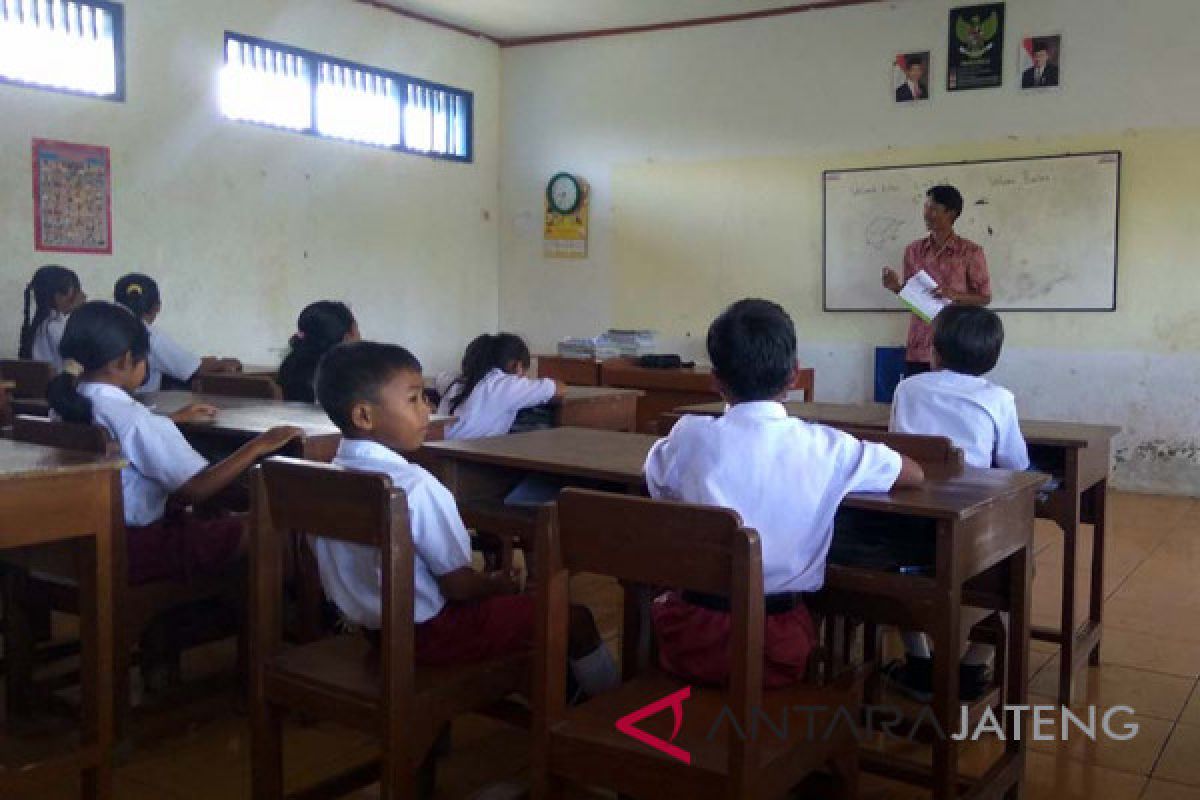Anak-anak Dusun Bondan bersekolah dengan berbagai keterbatasan