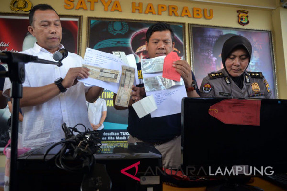Polda Lampung tangkap pemalsu STNK