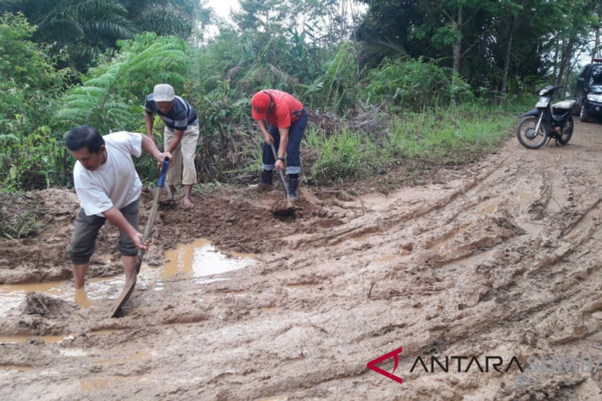 Longsor di Agam selesai dibersihkan, akses transportasi kembali normal