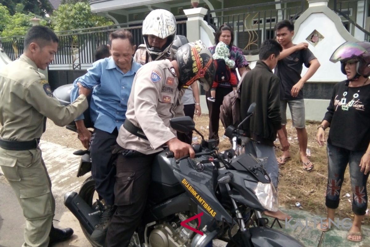 Pelajar Tanpa Helm Tabrak Kakek Hingga Terkapar Pingsan