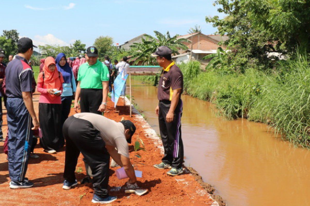 Ratusan pohon ditanam di bantaran sungair Jepara