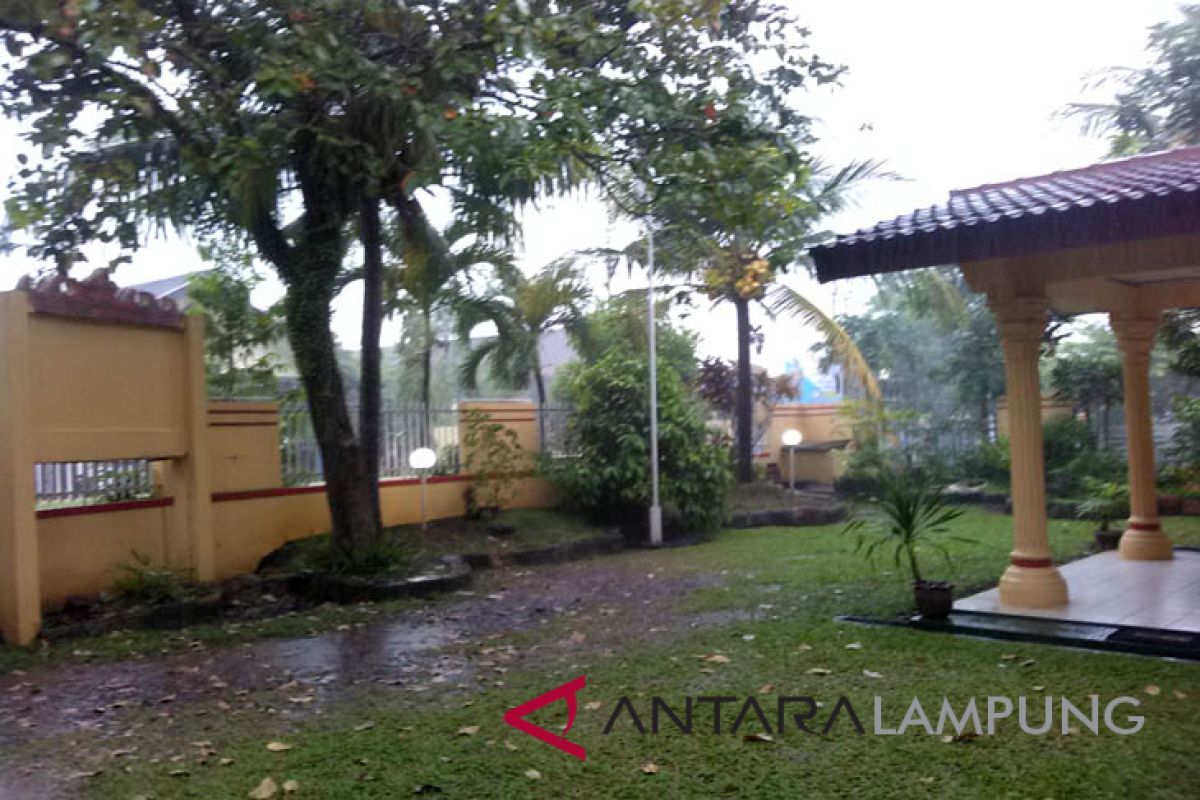 BMKG: waspadai hujan lebat-petir di Lampung