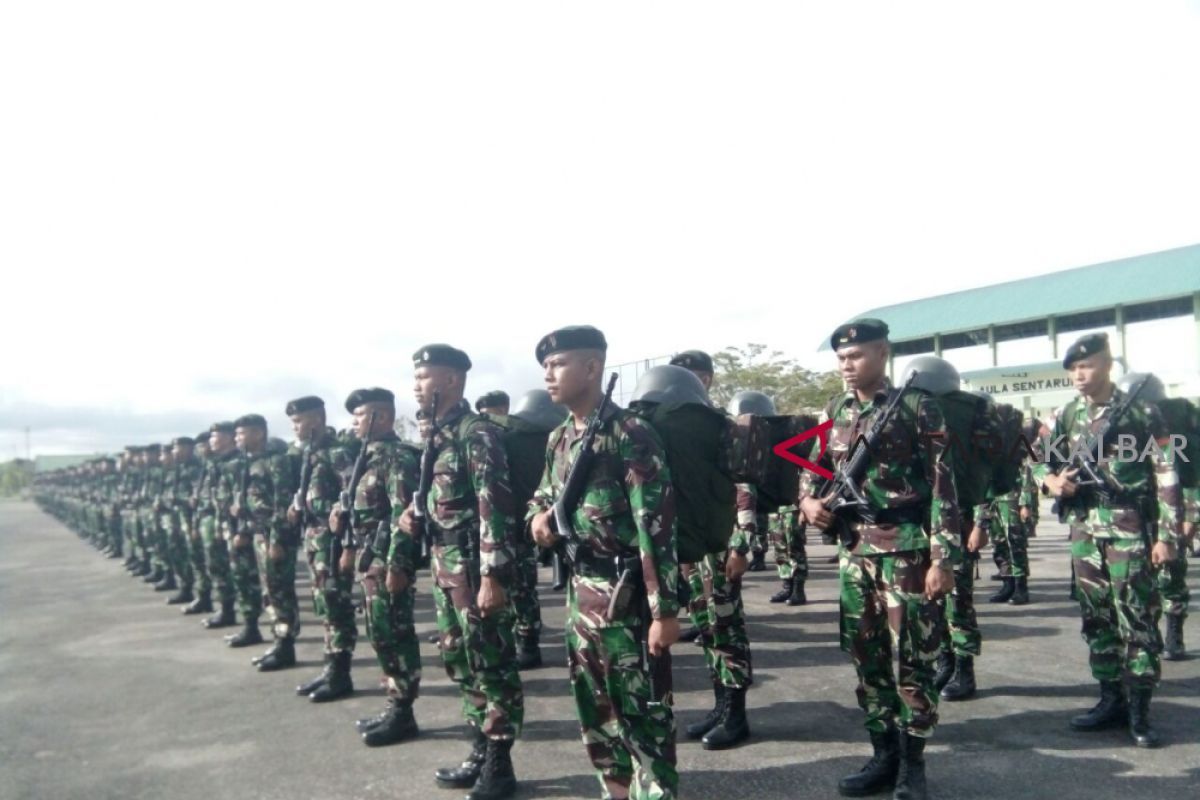 450 prajurit TNI Putussibau berangkat ke Papua